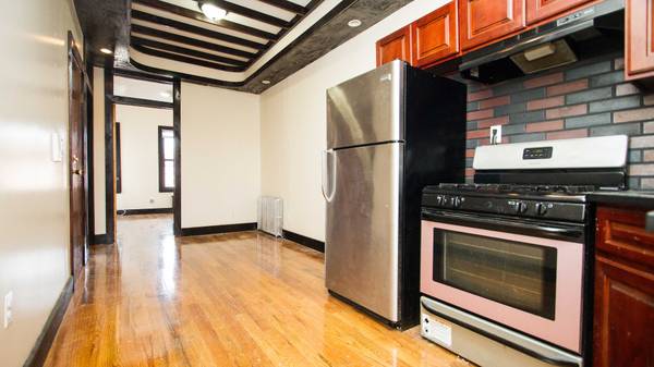 Listing photo 1 of 4