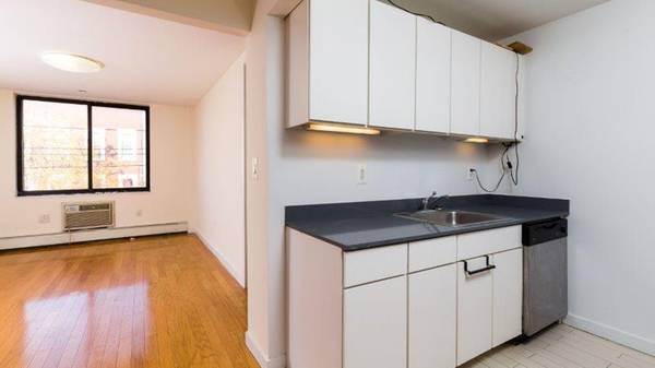 Listing photo 1 of 5