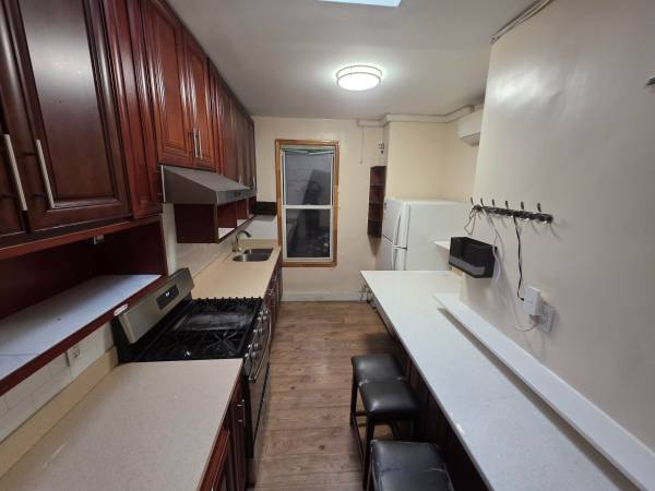 Listing photo 1 of 5