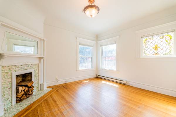 Listing photo 1 of 5