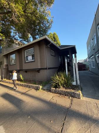 Listing photo 1 of 5