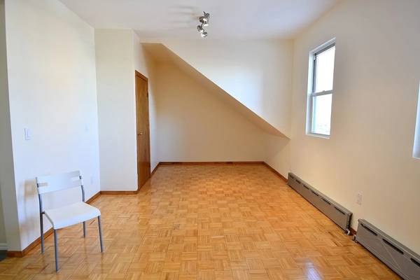 Listing photo 1 of 5