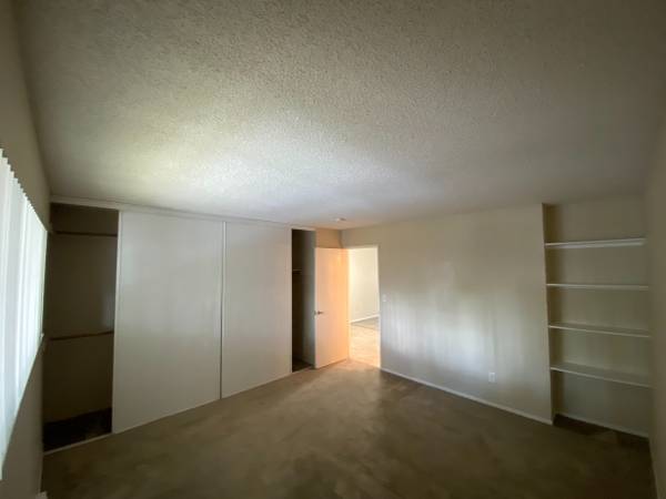 Listing photo 1 of 4