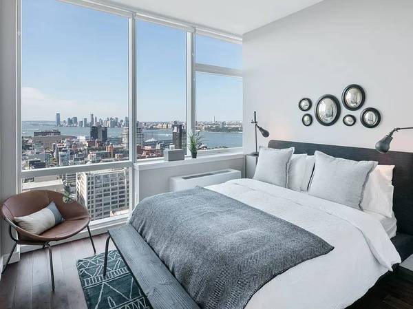 Listing photo 1 of 4