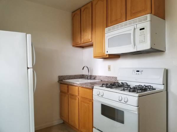 Listing photo 1 of 4
