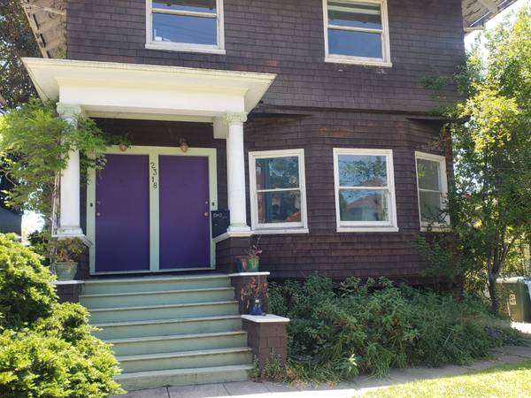 Listing photo 1 of 5