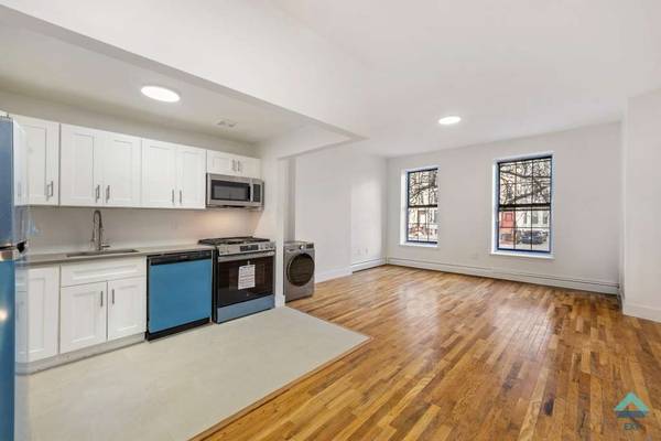 Listing photo 1 of 5