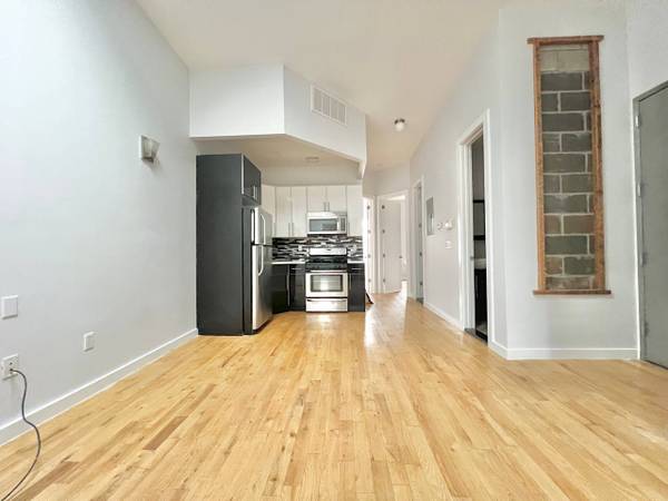 Listing photo 1 of 5