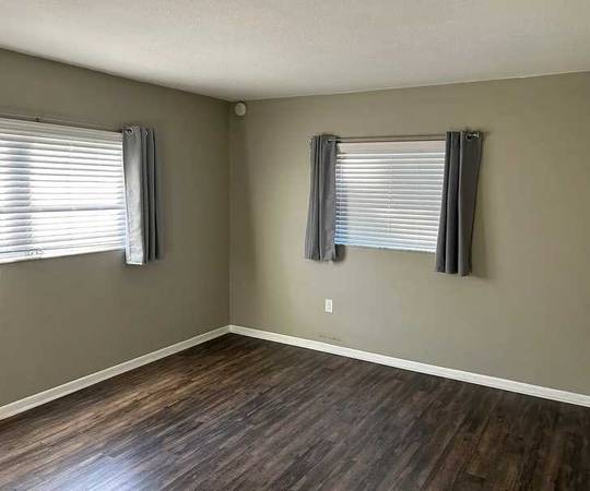 Listing photo 1 of 3