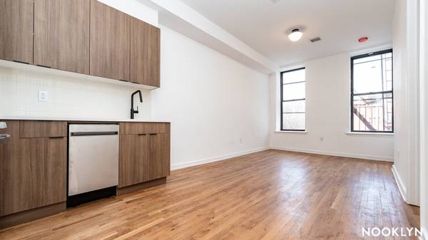 Listing photo 1 of 5