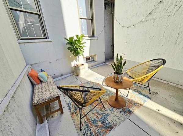 Listing photo 1 of 5