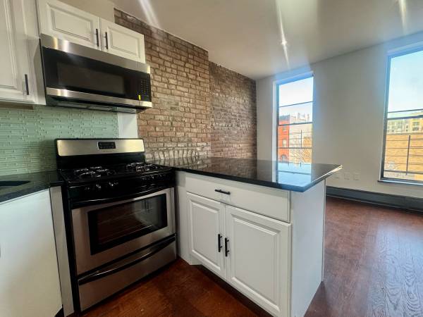 Listing photo 1 of 5