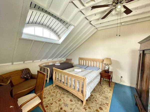 Listing photo 1 of 5