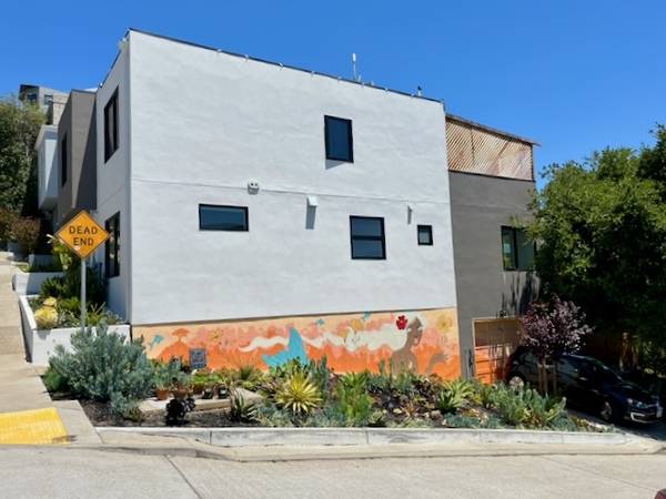 Listing photo 1 of 5