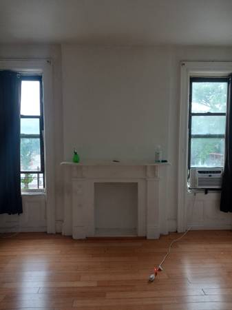 Listing photo 1 of 4