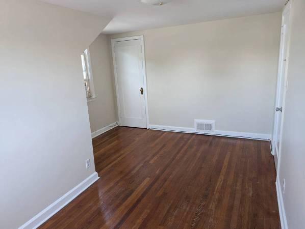 Listing photo 1 of 5