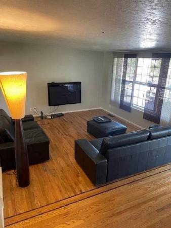 Listing photo 1 of 4
