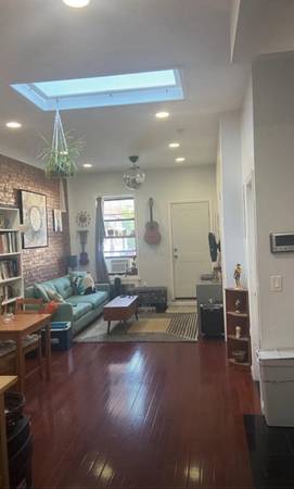 Listing photo 1 of 5