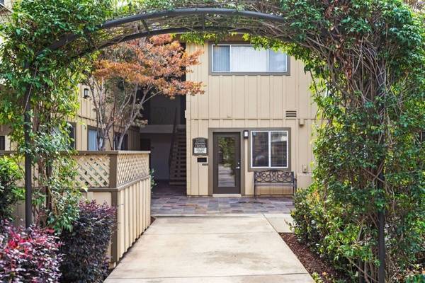 Listing photo 1 of 5