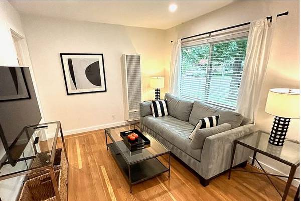 Listing photo 1 of 4