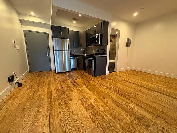 Listing photo 1 of 5