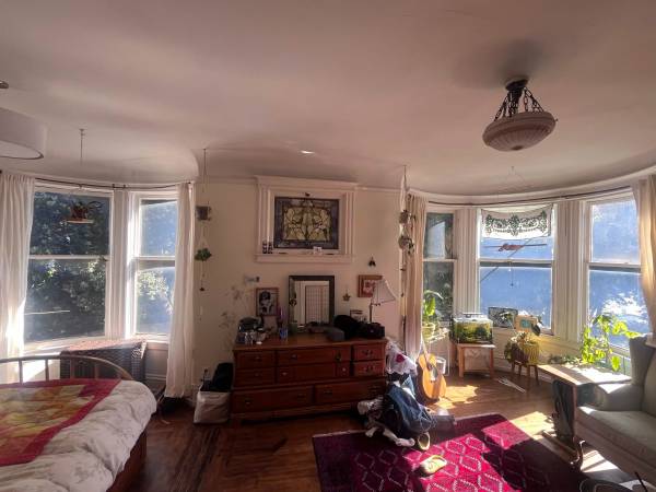 Listing photo 1 of 5