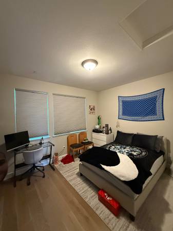 Listing photo 1 of 5