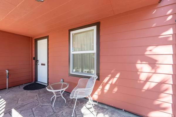 Listing photo 1 of 5