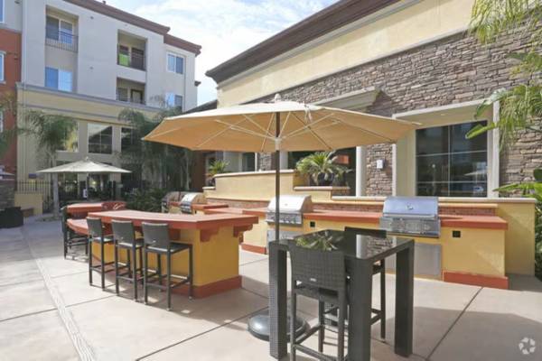 Listing photo 1 of 5