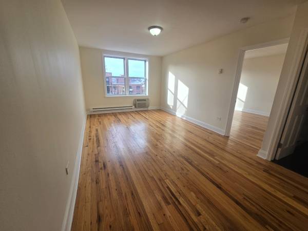 Listing photo 1 of 5