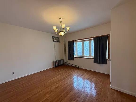 Listing photo 1 of 6