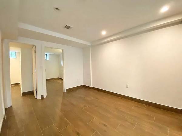 Listing photo 1 of 5