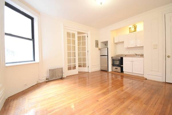 Listing photo 1 of 2