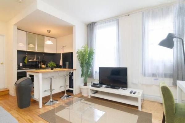 Listing photo 1 of 5