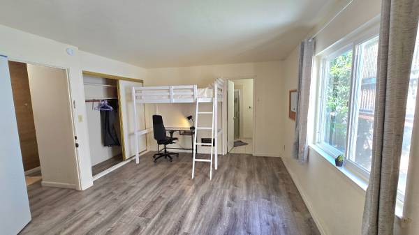 Listing photo 1 of 3