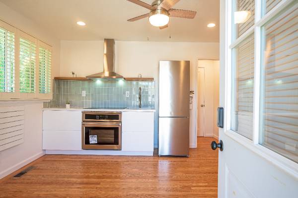Listing photo 1 of 5