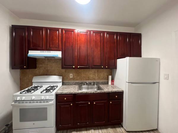 Listing photo 1 of 5