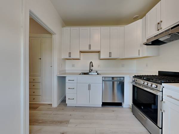 Listing photo 1 of 5