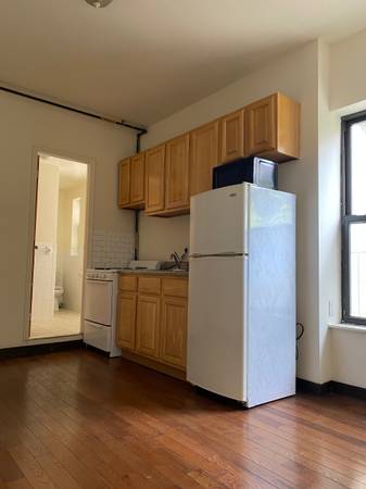 Listing photo 1 of 4