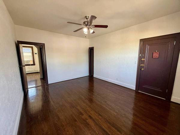 Listing photo 1 of 5