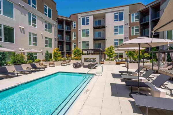 Listing photo 1 of 5