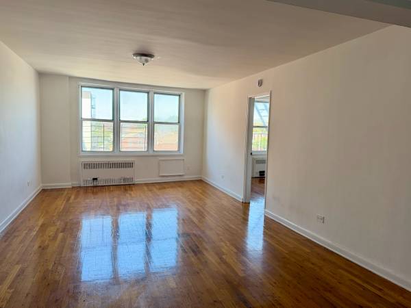 Listing photo 1 of 5