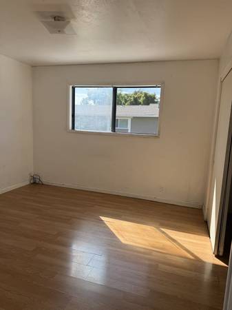 Listing photo 1 of 4