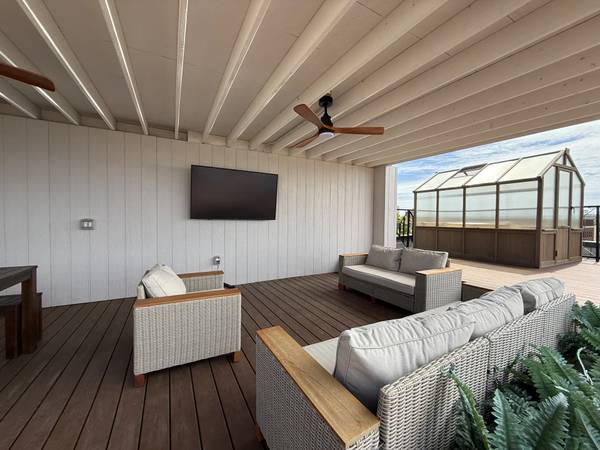 Listing photo 1 of 5