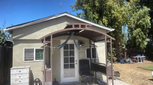 Listing photo 1 of 5