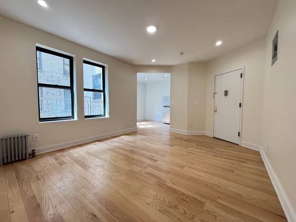 Listing photo 1 of 5