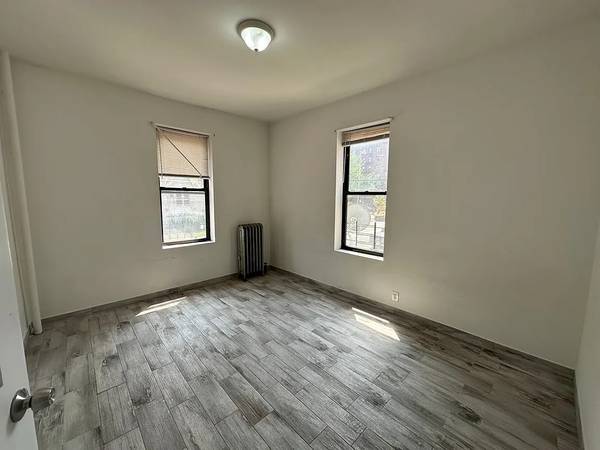Listing photo 1 of 5