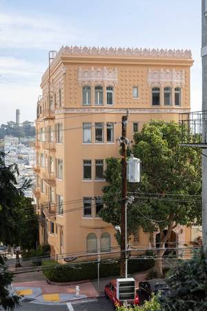 Listing photo 1 of 5