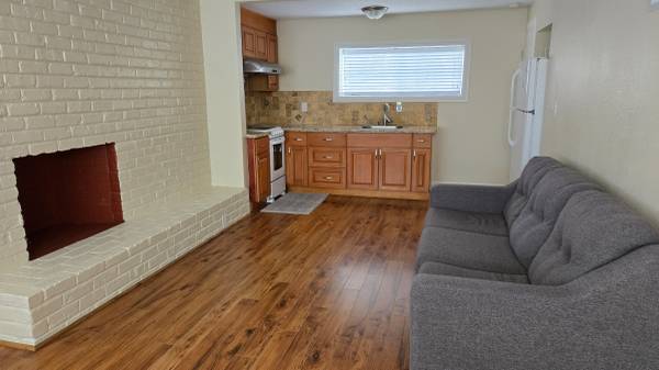 Listing photo 1 of 4