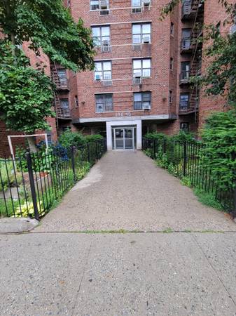 Listing photo 1 of 5